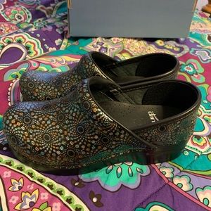NIB Dansko Nursing Clogs
